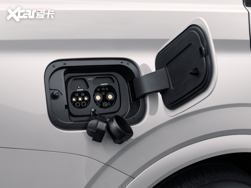 电E5 PLUS限时预售价1198万冰球突破游戏网站全时四驱！第三代蓝(图3)